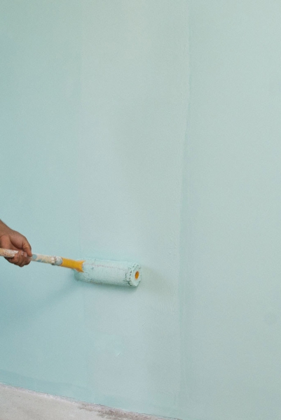 Як фарбувати стіни водоемульсійною фарбою за допомогою валика