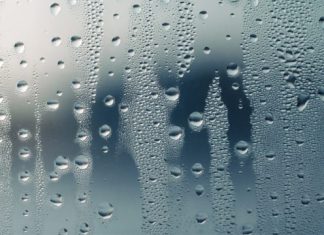 Чому потіють пластикові вікна і як це виправити