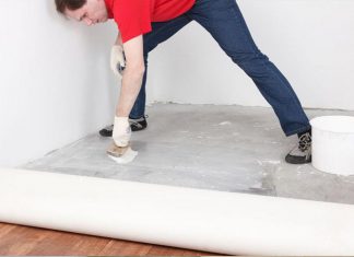 Як і чим приклеїти лінолеум на бетонній підлозі: технологія робіт