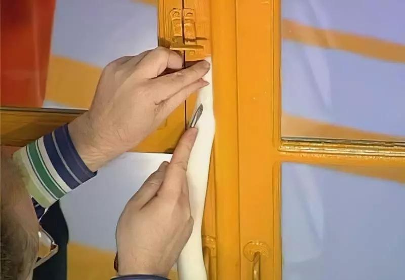 Как утеплить деревянные окна своими руками